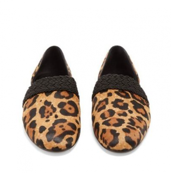 Sepatu Moccasin dengan Motif Animal Print